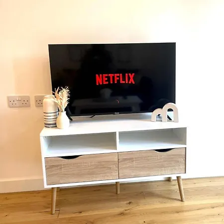 Premium Flat In Center - Free Wifi And Netflix Apartment *